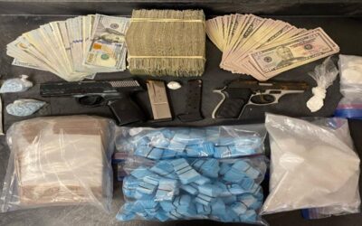 Policía Estatal arresta a hombre con cargos de droga y armas.