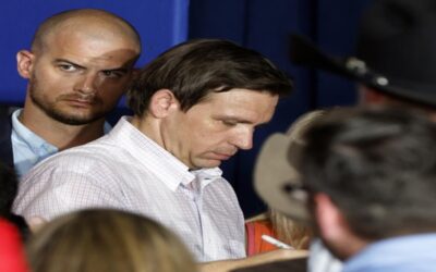 Manifestantes de cinco estados se unen a caravana “Todos somos Florida” contra DeSantis