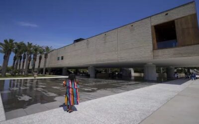 El Museo Internacional Afroestadounidense honra el legado de los descendientes de esclavos