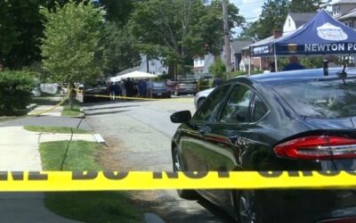 Autoridades investigan brutal asesinato de 3 ancianos en su casa.