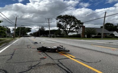 Accidente deja a motociclista en condición crítica.