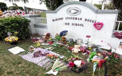 Jurado de Florida halla no culpable al exresponsable de seguridad de colegio de Parkland
