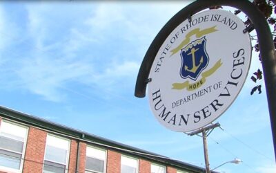 McKee y DHS anuncia programa para educadores de la primera infancia.