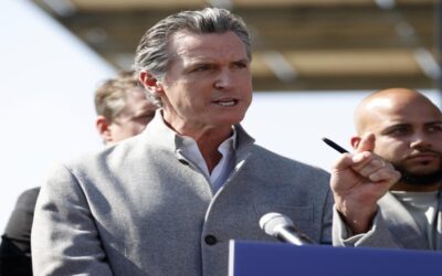 California investiga la llegada de 16 migrantes a Sacramento en un avión privado