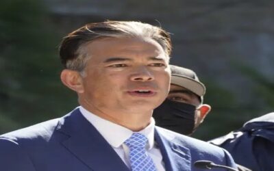 Funcionarios de California arremeten contra DeSantis por envío de migrantes a Sacramento