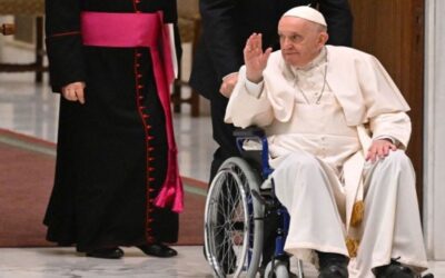 Papa Francisco se someterá a operación intestinal, pasará varios días hospitalizado