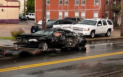 Hombre que huía de la policía provocó accidente que dejó 5 heridos.