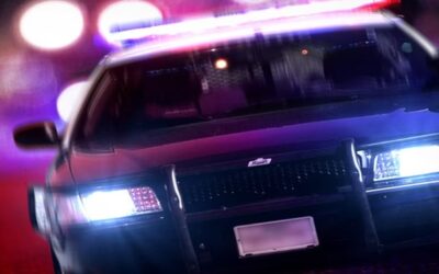 Hombre de Rhode Island enfrenta cargos relacionados con persecución policial y robo vehículo.