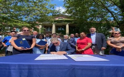 McKee firma un paquete de leyes de vivienda destinado a estimular el desarrollo en todo el estado