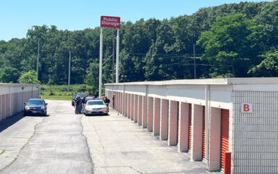 Policía allana unidad almacenamiento en conexión con asalto al Banco Santander.
