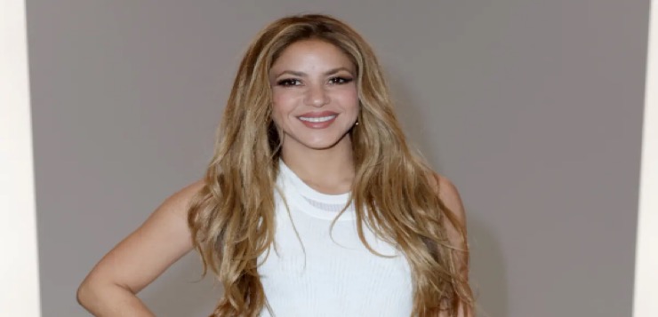 Shakira comparte una foto que la muestra con el productor inglés David Stewart