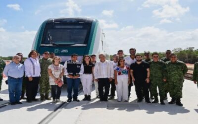 AMLO celebra la llegada del primer vagón del Tren Maya a Cancún y que recorrerá el sureste mexicano