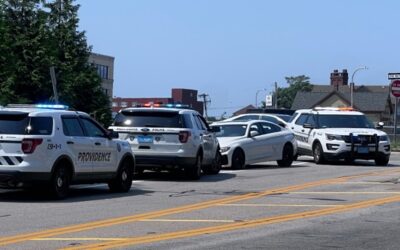 Policía Providence arresta a sospechoso luego de que chocara auto robado.