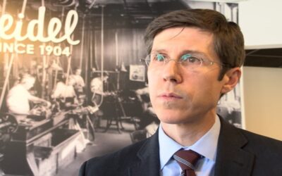 Alcalde Smiley visita programas en la Semana Nacional para el Aprendizaje de Verano.