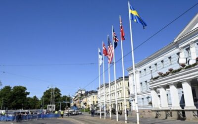 Biden llega a Helsinki para reunirse con líderes nórdicos y elogiar adhesión de Finlandia a la OTAN