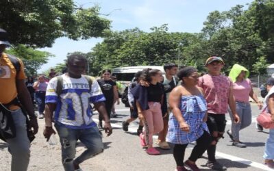 Haitianos y africanos se suman a los venezolanos en una caravana migrante que busca el sueño americano