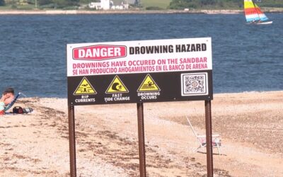 Warwick inaugura nuevo sistema advertencia para bañistas en Playa Conimicut Point