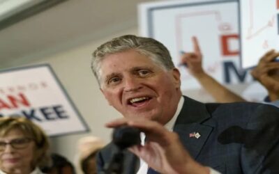 Comisión de Ética de Rhode Island vota a favor de investigar el almuerzo que un cabildero supuestamente le pagó a McKee.