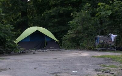 Ciudad Providence ordena desalojo de campamento de personas sin hogar