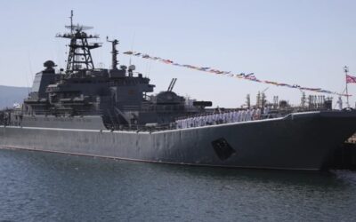 Ucrania ataca puerto ruso en Mar Negro y daña buque de guerra