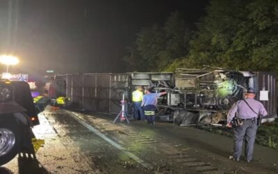 Mueren tres pasajeros en un choque de autobús en Pensilvania
