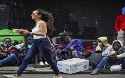 Ciudad de NY planea alojar a migrantes en una isla del río Este