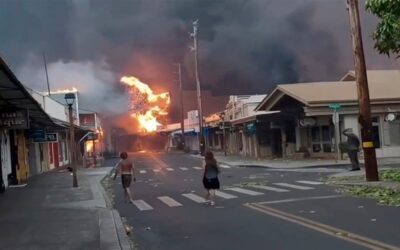 Sube a por lo menos 36 muertos en Maui mientras incendios arrasan Hawái y miles corren para escapar