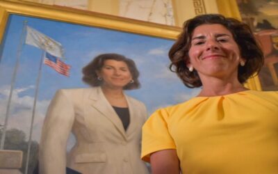 RI presenta retrato oficial de ex gobernadora Gina Raimondo.