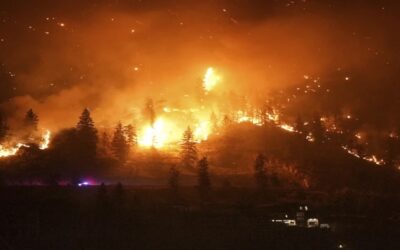 Evacuación masiva por fuego convierte capital de región canadiense en una ciudad fantasma