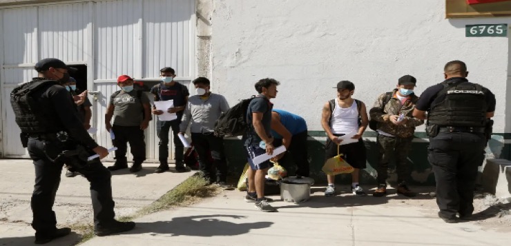 Autoridades en México rescatan a 11 migrantes secuestrados cerca de frontera con EE.UU.