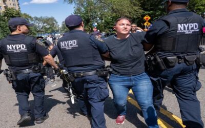 Protesta frente a la mansión del alcalde de Nueva York debido a la crisis migratoria