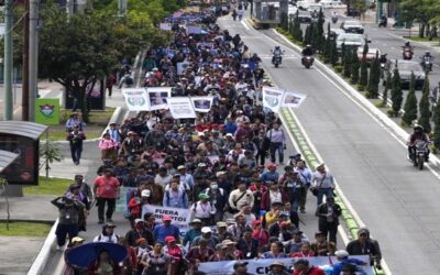Guatemala: indígenas y campesinos marchan en reclamo de la renuncia de la fiscal general