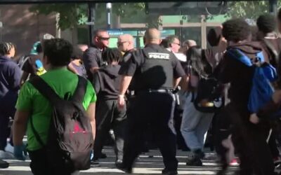 Pelea de estudiantes en Plaza Kennedy deja 7 detenidos y 1 herido.