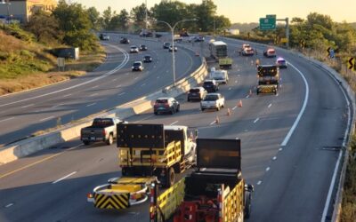 Losas de granito se parten en mil pedazos cuando caen de trailer que se volcó en la I-95