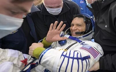 Tres astronautas regresan a la Tierra tras un año en el espacio. Frank Rubio bate un récord de EEUU