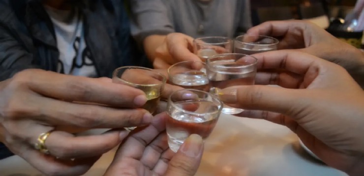 Más del 75% de los hispanos en Estados Unidos luchan contra el alcoholismo y otras adicciones