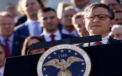 Johnson dice que el Congreso “no va a abandonar” a Ucrania, aboga por priorizar ayuda a Israel