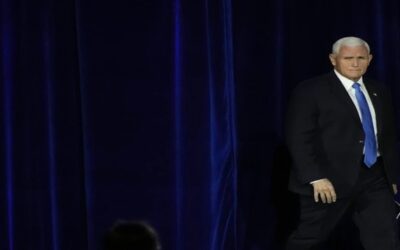 Pence desiste de disputar candidatura presidencial republicana