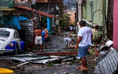 Migrantes varados al sur de México se ofrecen para trabajar en la reconstrucción de Acapulco