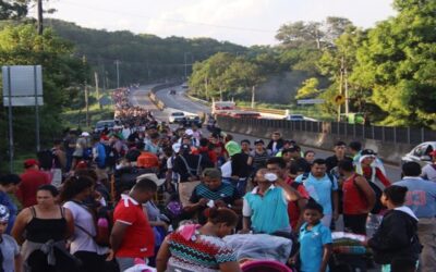 Otros 1.000 migrantes se unen a la caravana que avanza desde la frontera sur de México