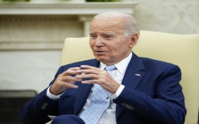 Biden dice que tenía que usar los fondos asignados a construir muro en frontera sur
