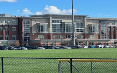 1 estudiante apuñalado y otro arrestado en Escuela Secundaria East Providence.