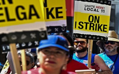 Trabajadores de hotel en huelga son reemplazados por migrantes solicitantes de asilo en Los Ángeles