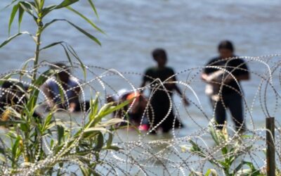 Texas demanda al Gobierno de Biden por cortar alambre de púas en la frontera con México