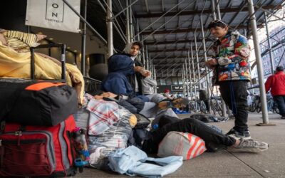 Nueva York ofrece vuelos gratuitos a inmigrantes que quieran abandonar la ciudad