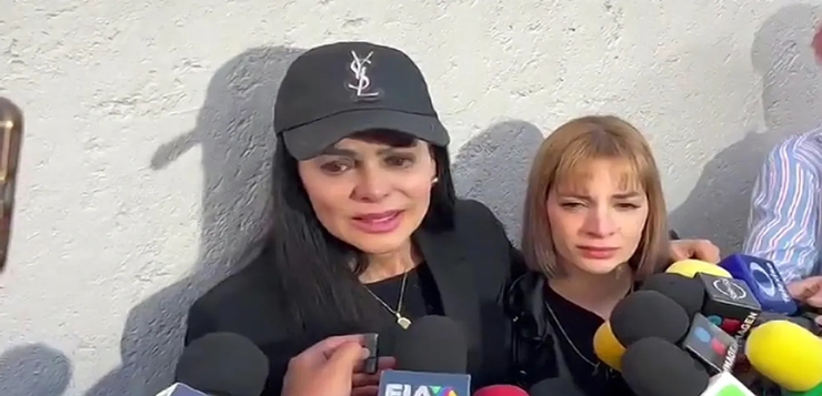 Mamá de la viuda de Julián Figueroa ataca Maribel Guardia: “que se vaya sola a alcanzar a su hijo”