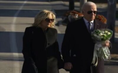 Presidente Biden y la Primera Dama visitan Lewiston, Maine luego de la masacre.