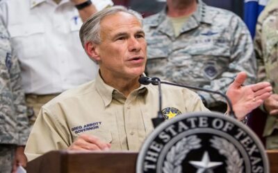 Greg Abbott presume haber expulsado de Texas a otros estados a más de 60,000 migrantes