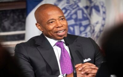 El FBI incauta teléfonos y un iPad al alcalde neoyorquino Eric Adams