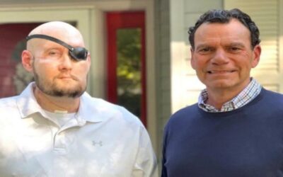 El veterano de EE.UU. que recibió el primer trasplante de ojo del mundo